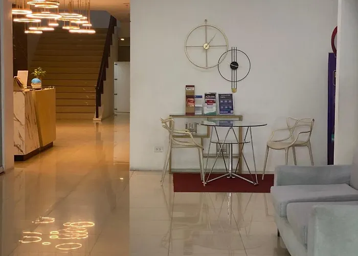 Penthouse Loft Unit With Balcony 3309 Ama Tower