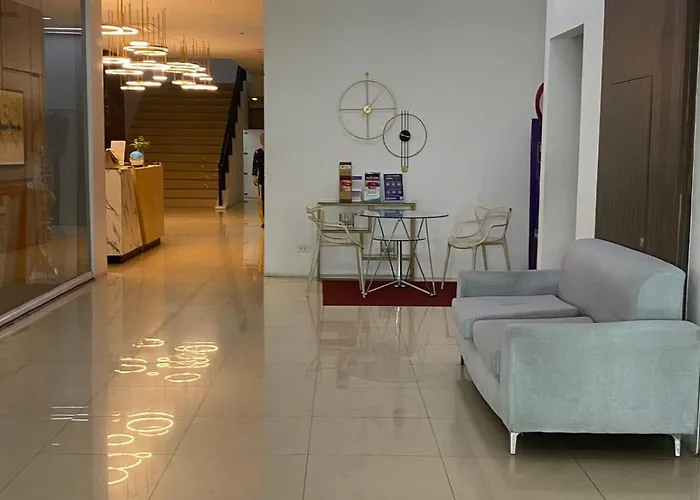 Penthouse Loft Unit With Balcony 3309 Ama Tower Apartment