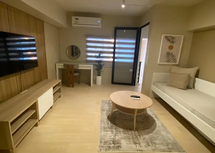 Apartment Penthouse Loft Unit With Balcony 3309 Ama Tower *