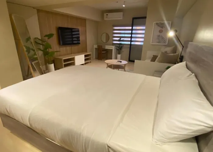 Penthouse Loft Unit With Balcony 3309 Ama Tower Apartment Manila