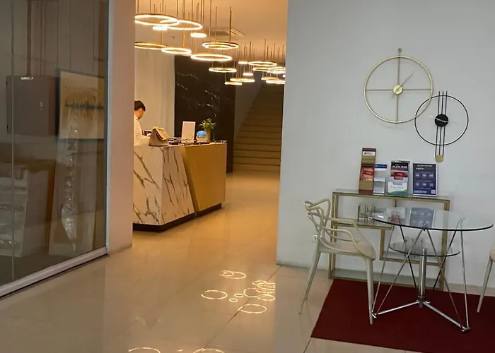 Apartment Penthouse Loft Unit With Balcony 3309 Ama Tower