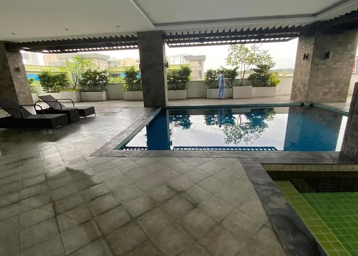 Penthouse Loft Unit With Balcony 3309 Ama Tower Apartment *