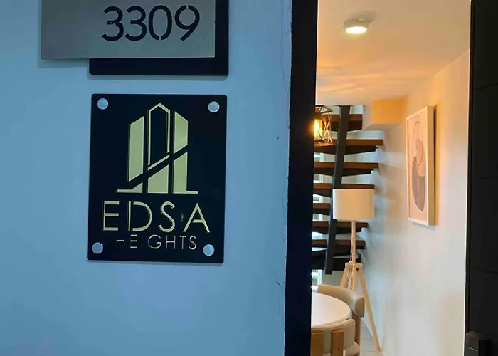 Penthouse Loft Unit With Balcony 3309 Ama Tower *