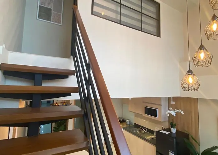 Penthouse Loft Unit With Balcony 3309 Ama Tower Manila